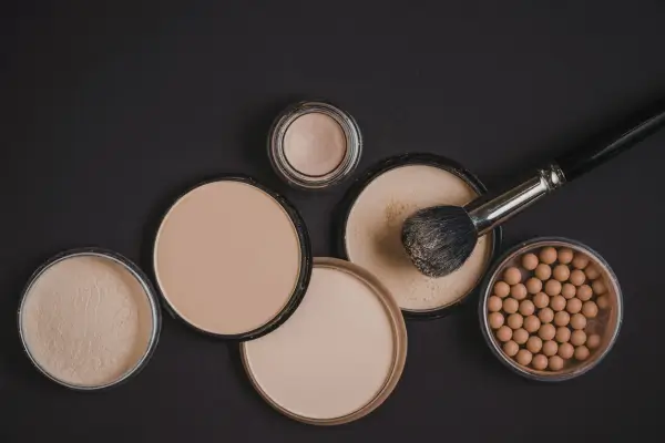 Pó Compacto ou Solto? Qual Vale Mais a Pena